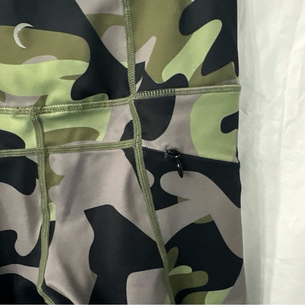 Zyia Active Camo Zipper Pocket Light n Tight 7/8 - Picture 11 of 15